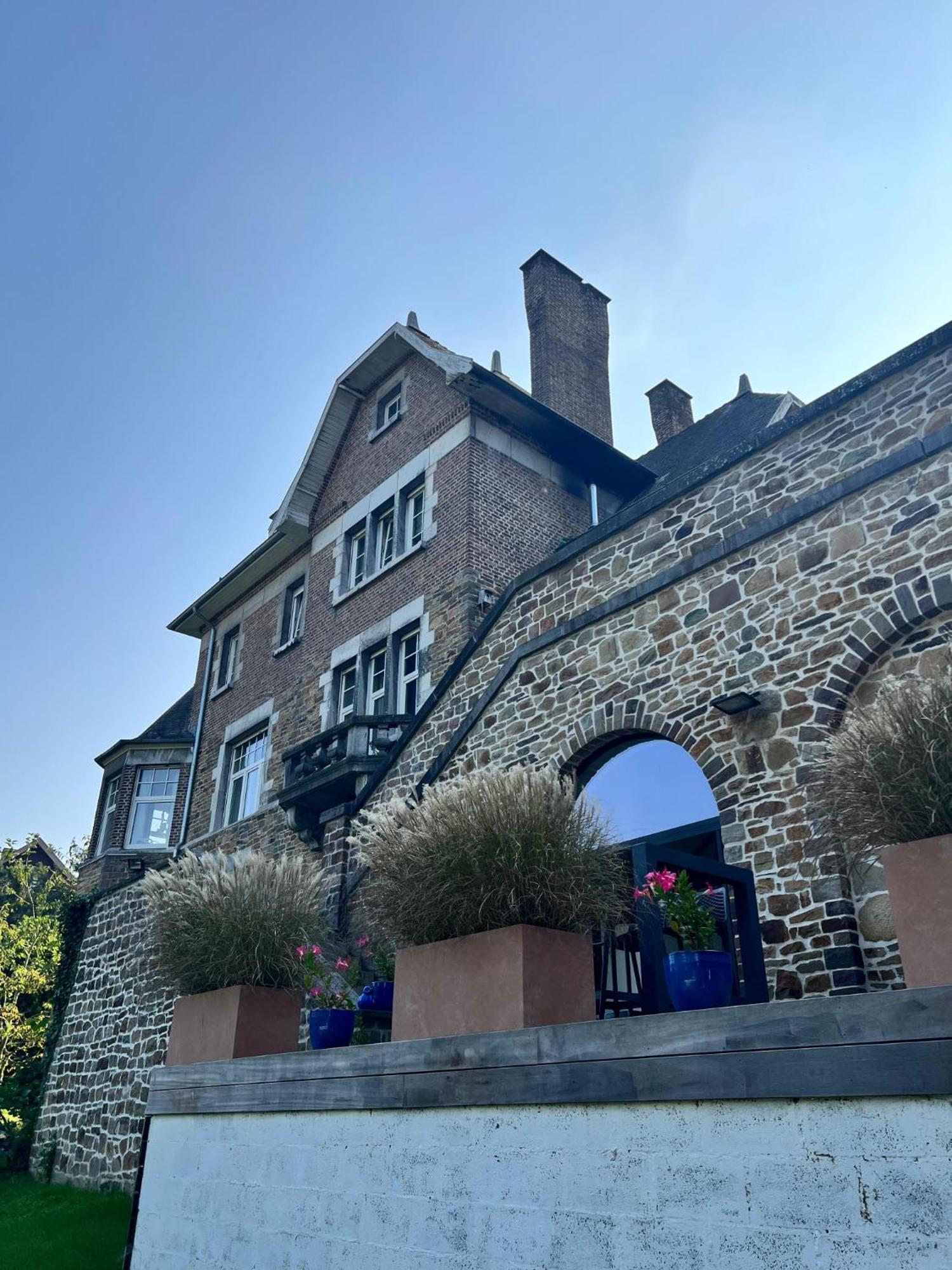 Le Castel Mosan Apartment นามูร์ ภายนอก รูปภาพ